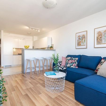Navy Aesthetic Apartment With Balcony By Noclegi Renters Warszawa Exteriör bild